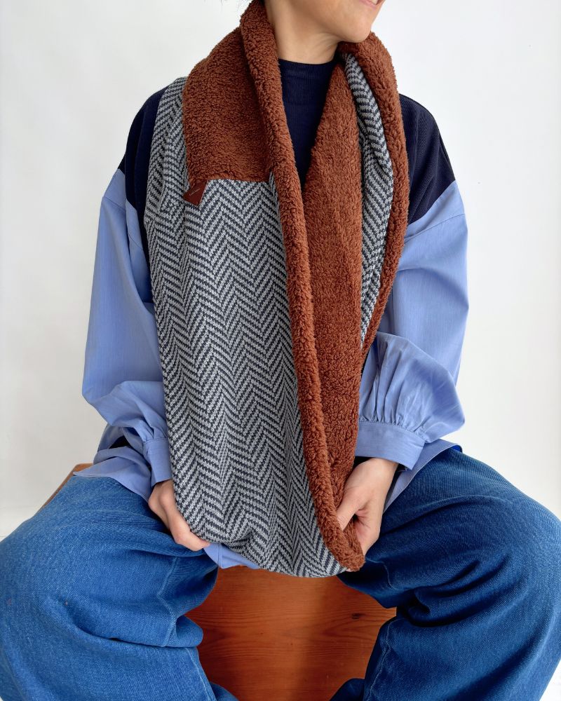 ヘリンボンニットのロングスヌード Gray/Navy