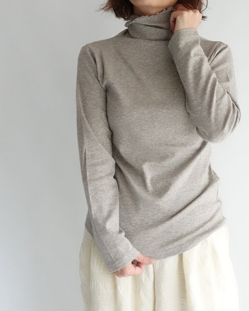 ヤク タートルネックプルオーバー Greige
