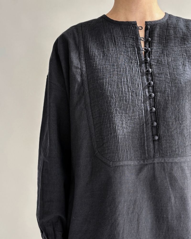 CREW-NECK BOSOM LONG SHIRT WITH MINI PINTUCK Black