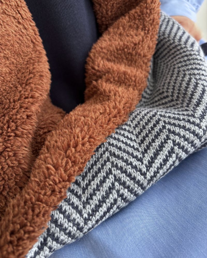 ヘリンボンニットのロングスヌード Gray/Navy