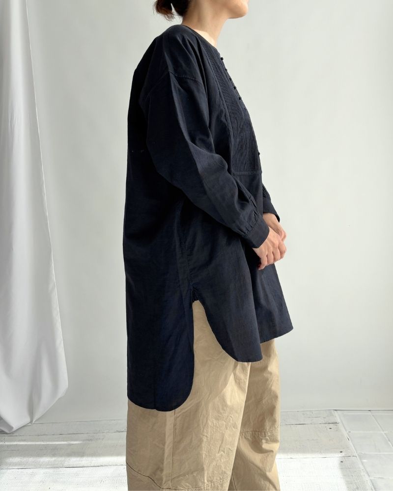 CREW-NECK BOSOM LONG SHIRT WITH MINI PINTUCK Black