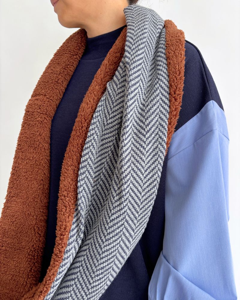 ヘリンボンニットのロングスヌード Gray/Navy