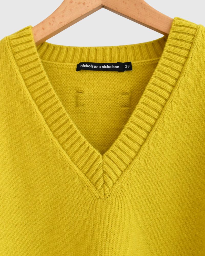 AURA Vネックニットプルオーバー Yellow