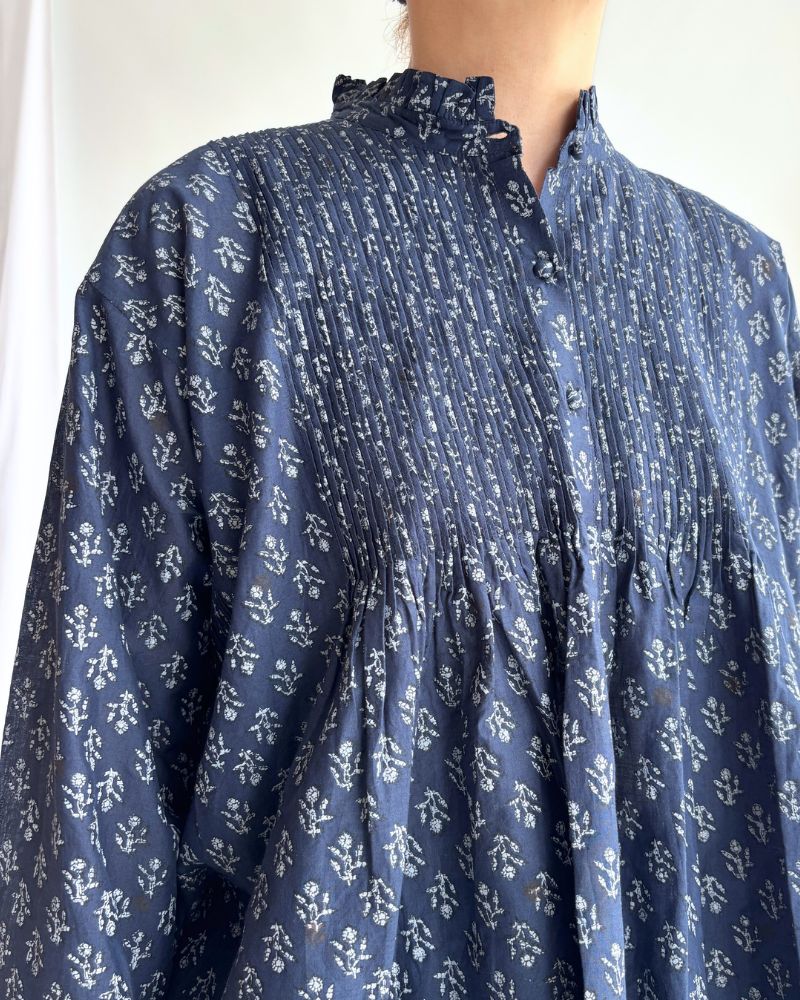 FRILL COLLAR PINTUCK SHIRT Navy