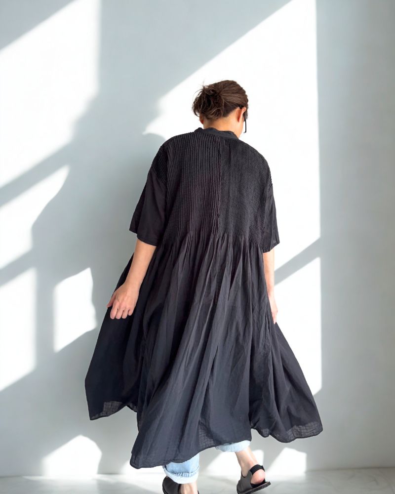 BANDED COLLAR MAXI DRESS WITH PINTUCK Black