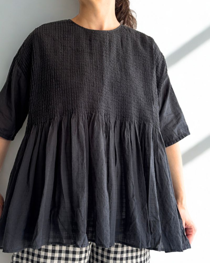 CREW-NECK P/O HALF/SL SHIRT WITH PINTUCK Black