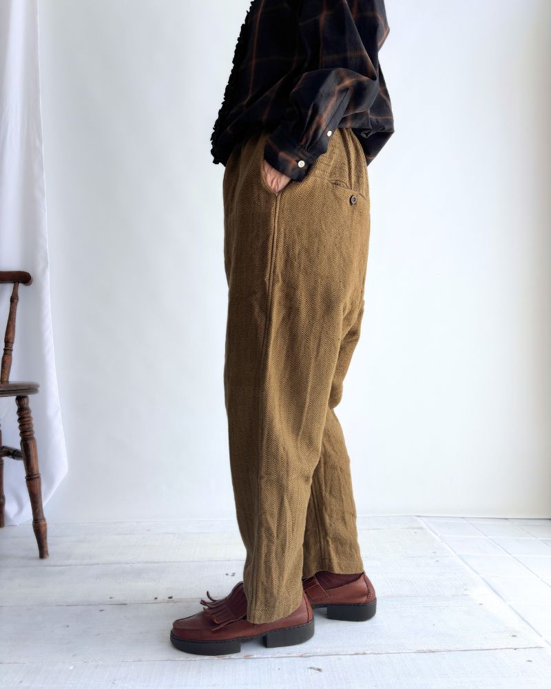 手織りコットンヘリンボーン イージーテーパードパンツ KhakiBrown