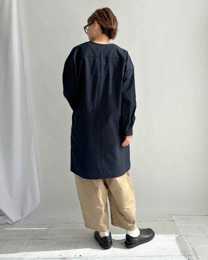 CREW-NECK BOSOM LONG SHIRT WITH MINI PINTUCK Black