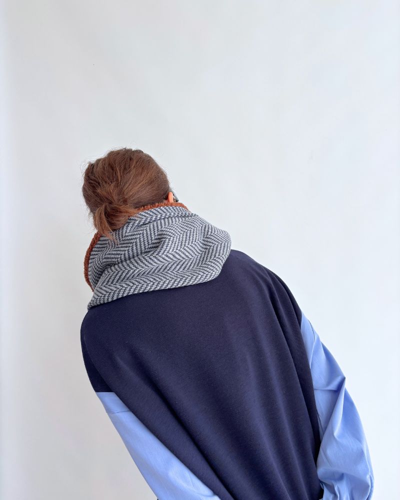 ヘリンボンニットのロングスヌード Gray/Navy