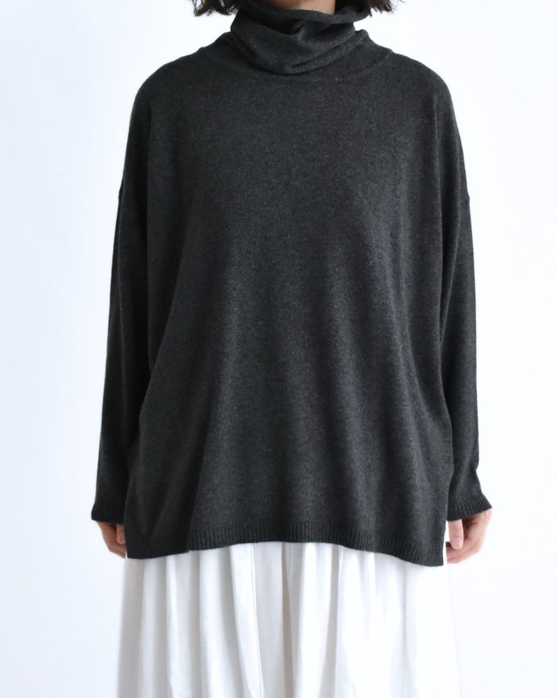 12GG PLAIN STITCH DROP SHOULDER POLO NECK WITH SLIT Charcoal