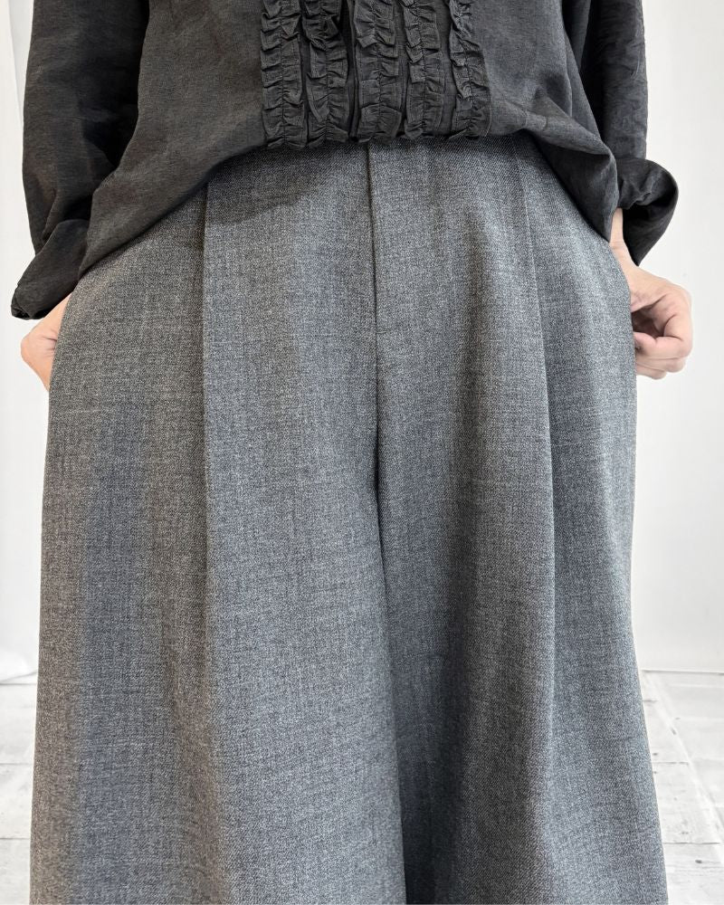 JOY-WO ウールツイルセンタータックショートパンツ HeavyGray