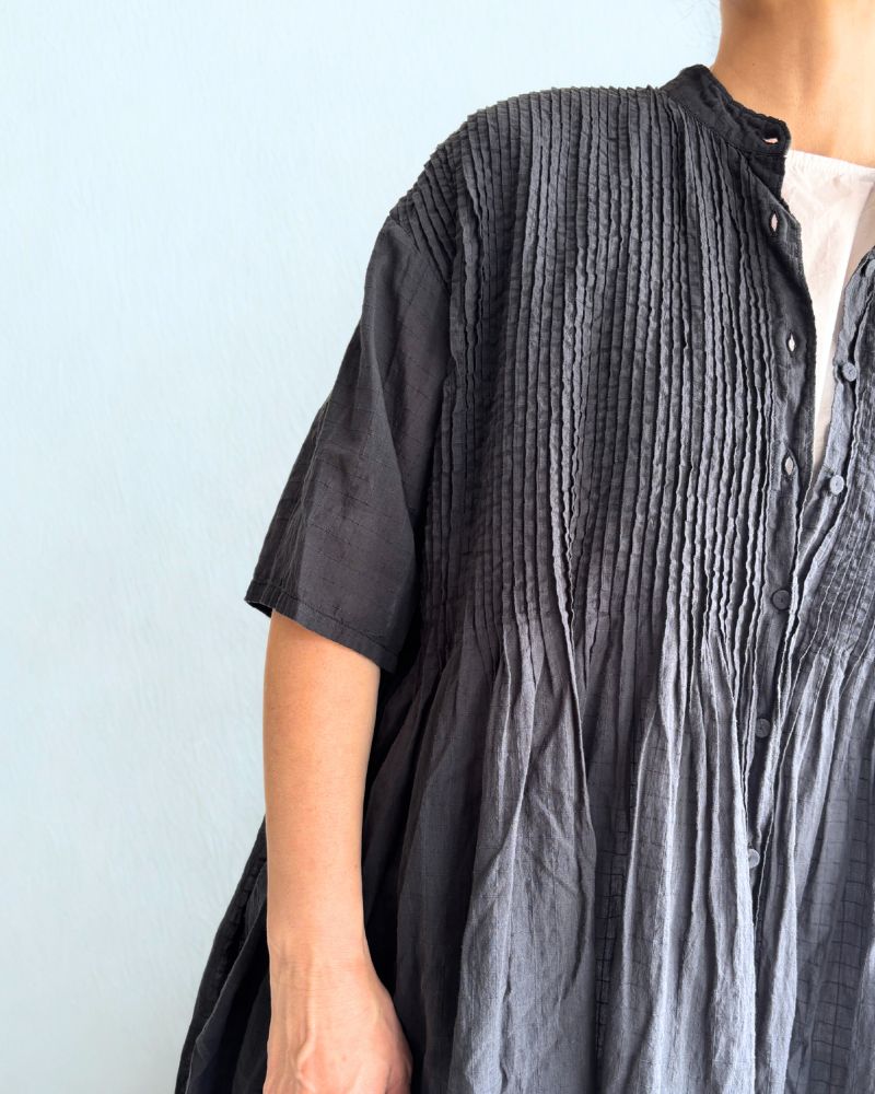 BANDED COLLAR MAXI DRESS WITH PINTUCK Black