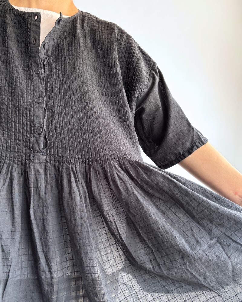 CREW-NECK P/O HALF/SL SHIRT WITH PINTUCK Black