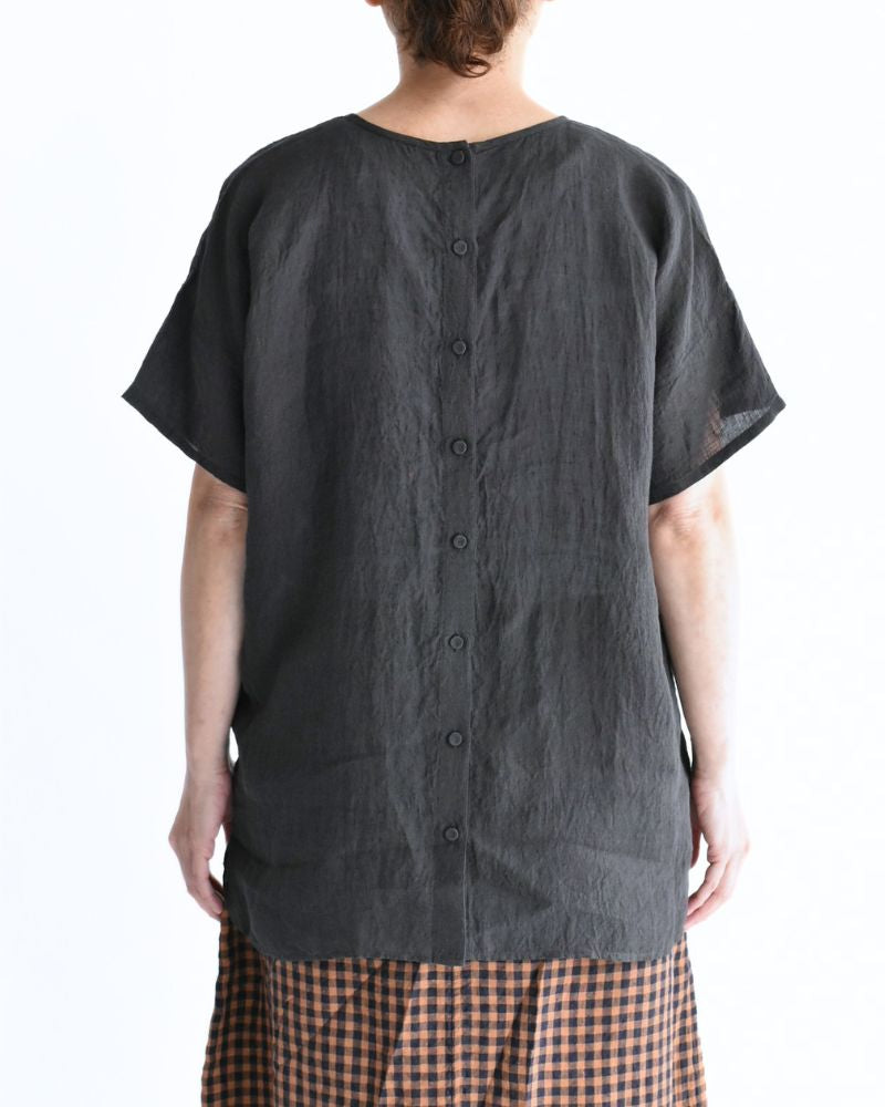 BACK OPENING CREW-NECK S/SLEEVE EMB SHIRT Black