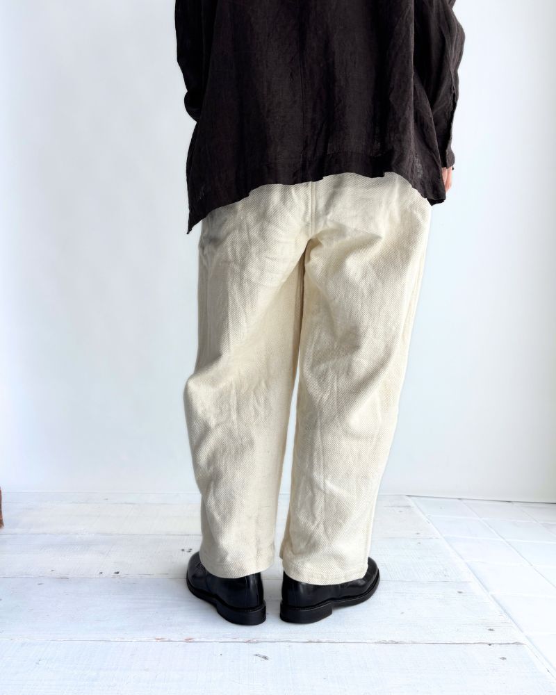 手織りウォッシュドツイル ルーズテーパードパンツ OffWhite