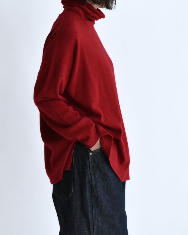 12GG PLAIN STITCH DROP SHOULDER POLO NECK WITH SLIT Red