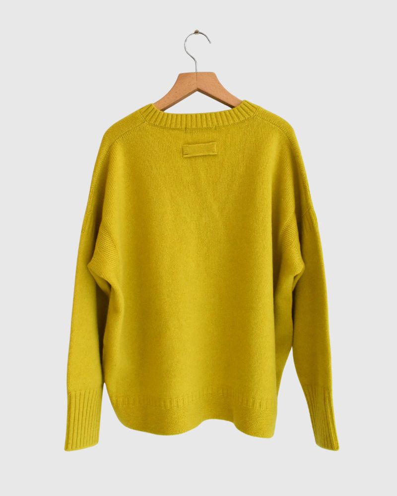 AURA Vネックニットプルオーバー Yellow