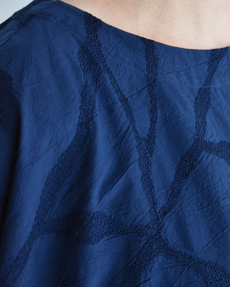 パネルプルオーバーブラウス（刺しゅう） Navy