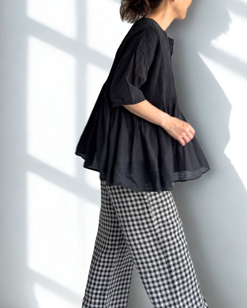 CREW-NECK P/O HALF/SL SHIRT WITH PINTUCK Black