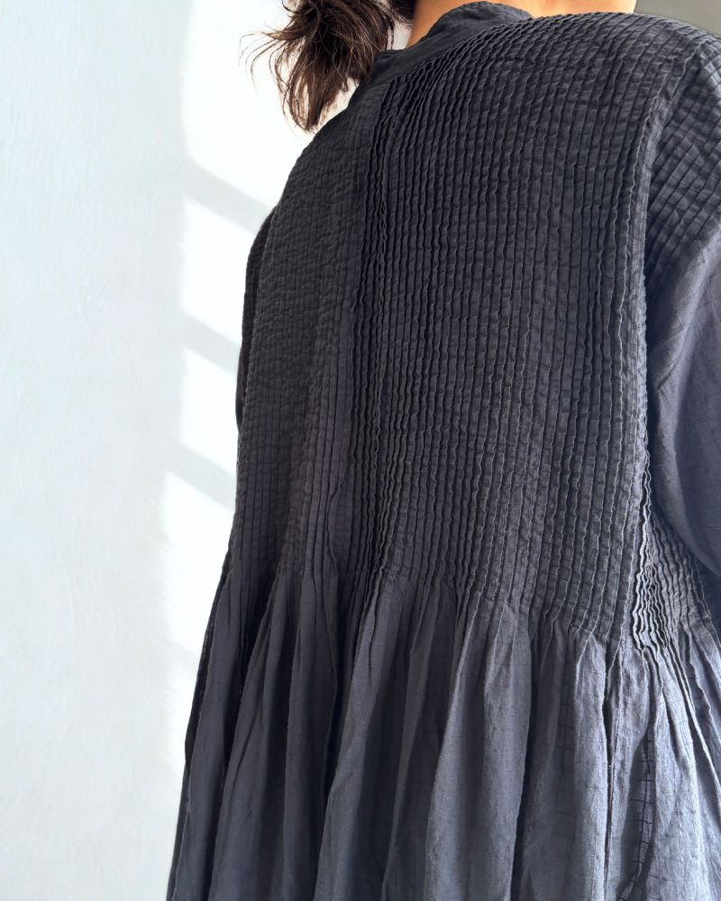 BANDED COLLAR MAXI DRESS WITH PINTUCK Black