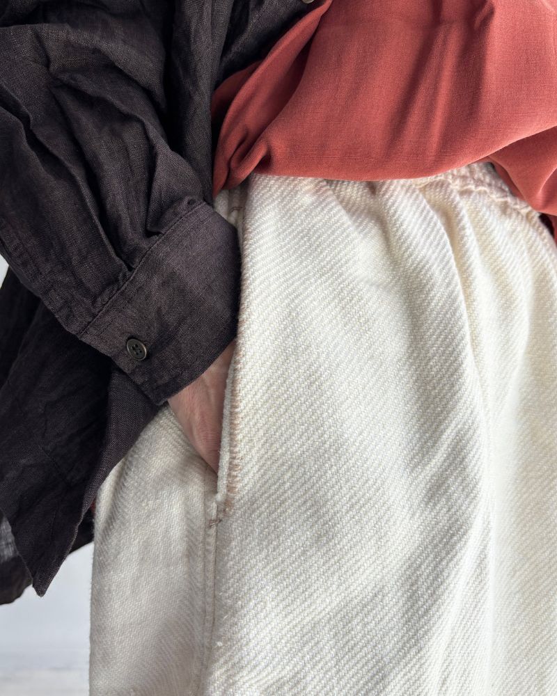 手織りウォッシュドツイル ルーズテーパードパンツ OffWhite