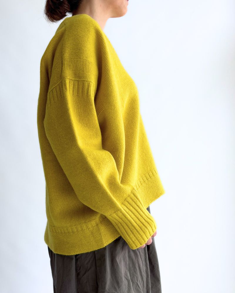 AURA Vネックニットプルオーバー Yellow