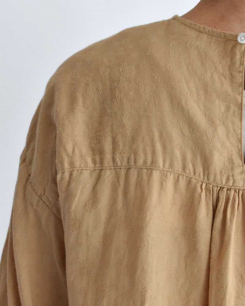 アンティークローズジャカードモダニストブラウス AntiqueBeige