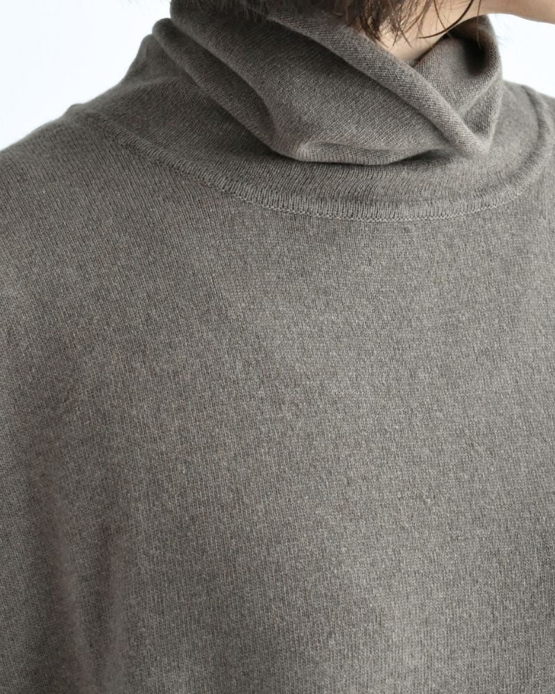 12GG PLAIN STITCH DROP SHOULDER POLO NECK WITH SLIT Mocha