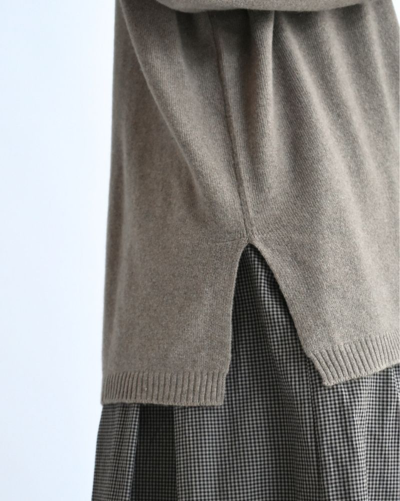 12GG PLAIN STITCH DROP SHOULDER POLO NECK WITH SLIT Mocha