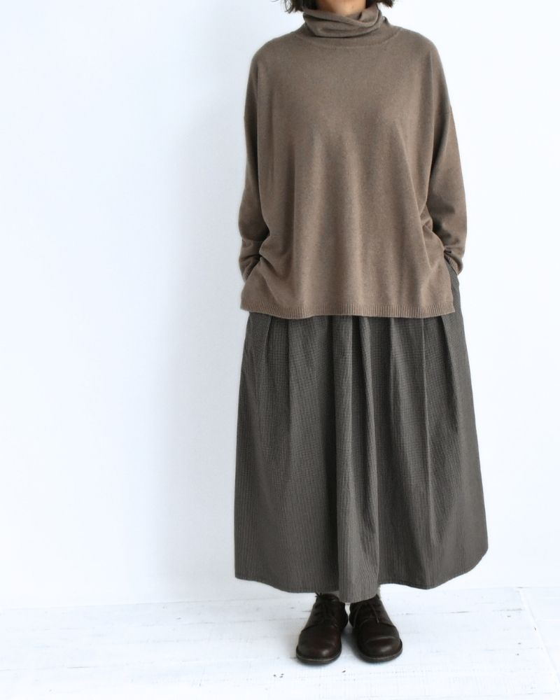 12GG PLAIN STITCH DROP SHOULDER POLO NECK WITH SLIT Mocha