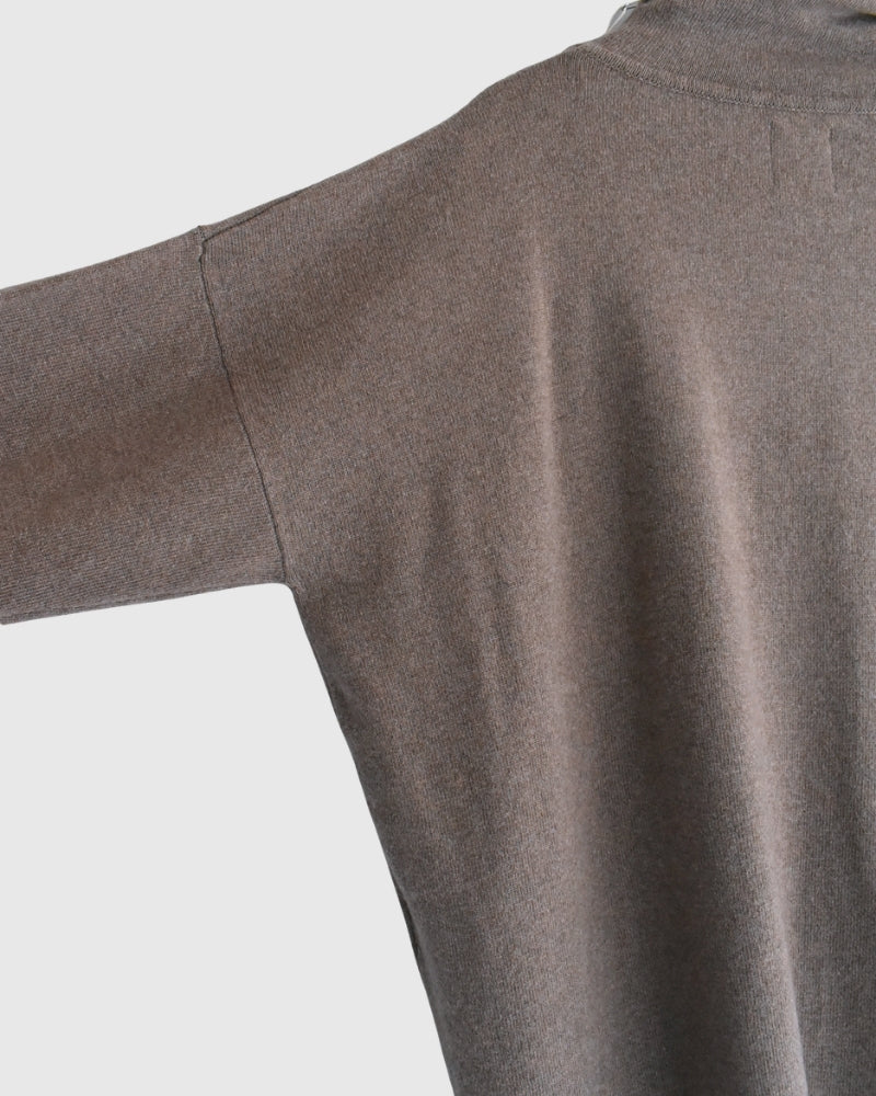 12GG PLAIN STITCH DROP SHOULDER POLO NECK WITH SLIT Mocha
