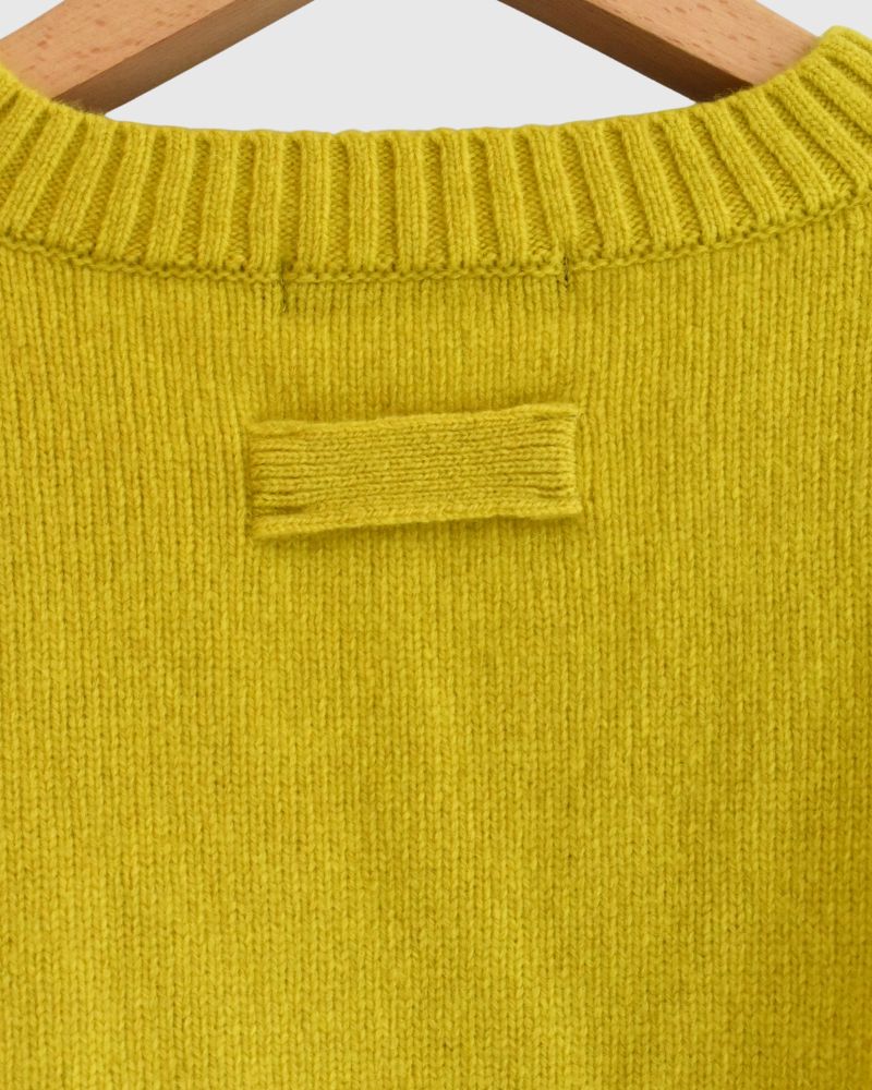 AURA Vネックニットプルオーバー Yellow