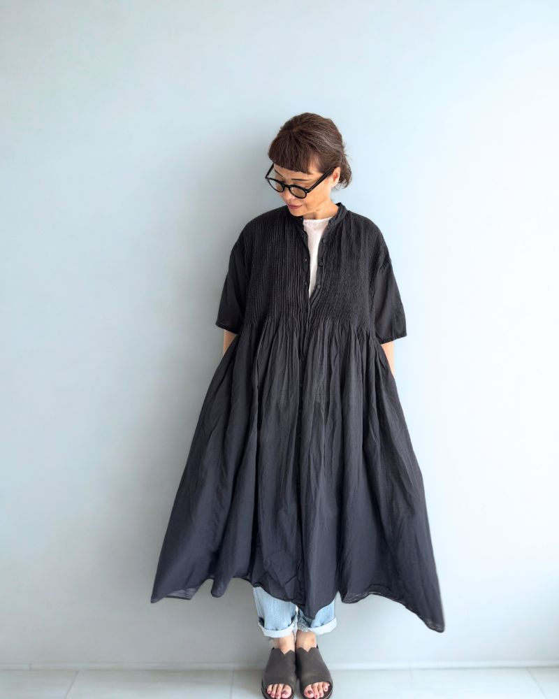 BANDED COLLAR MAXI DRESS WITH PINTUCK Black