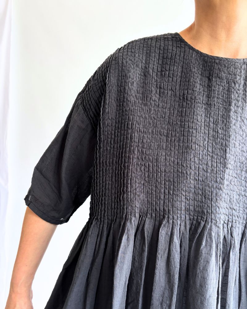 CREW-NECK P/O HALF/SL SHIRT WITH PINTUCK Black