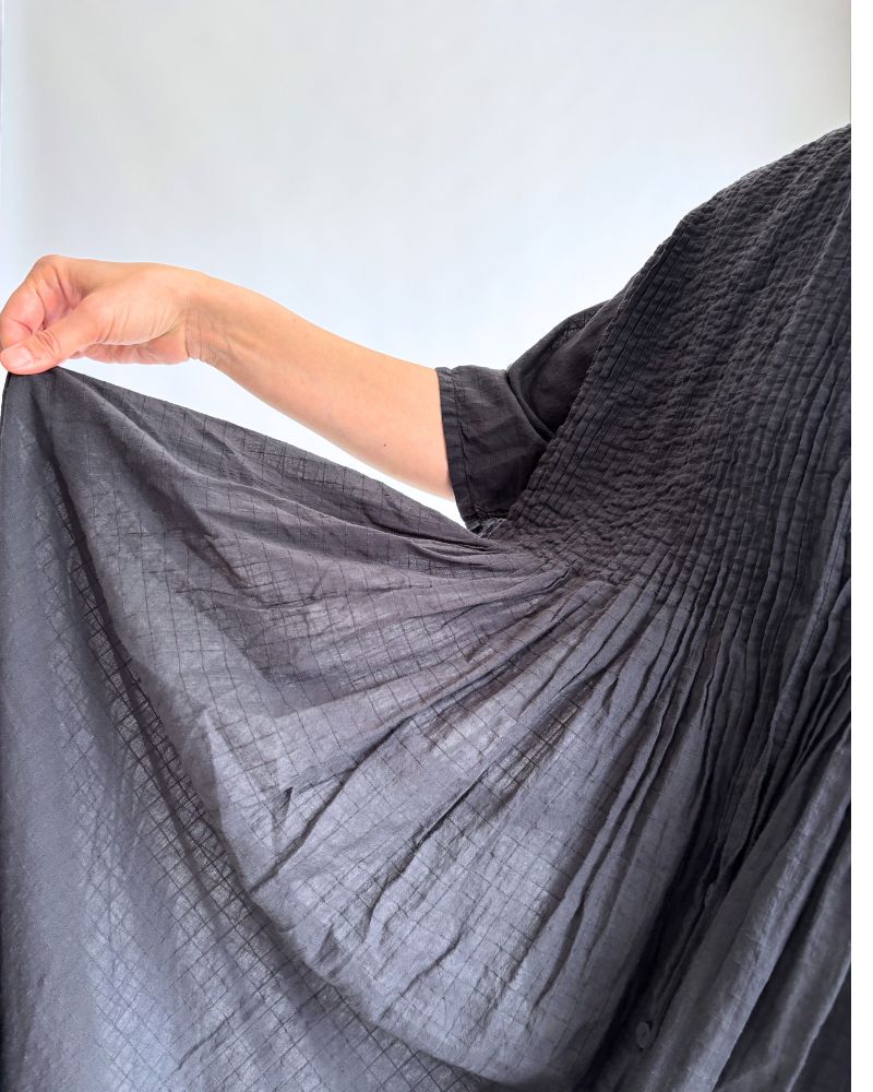 BANDED COLLAR MAXI DRESS WITH PINTUCK Black