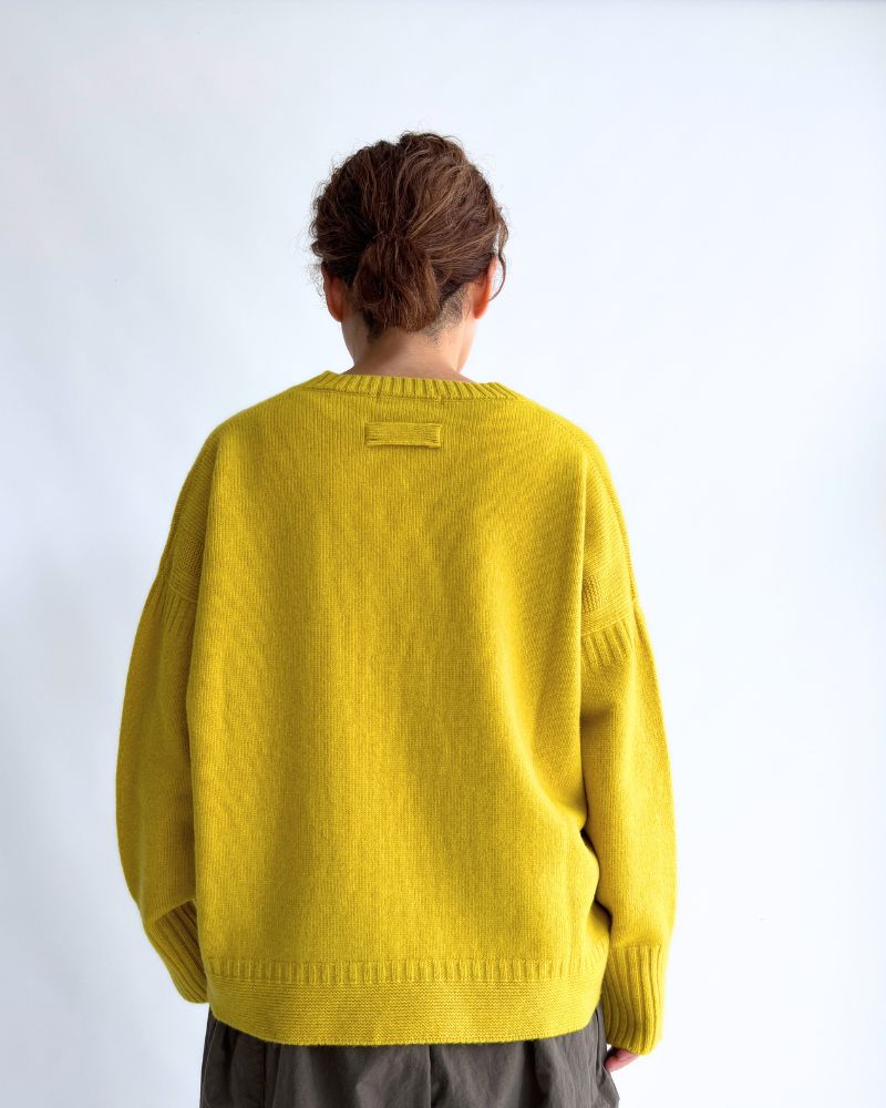 AURA Vネックニットプルオーバー Yellow