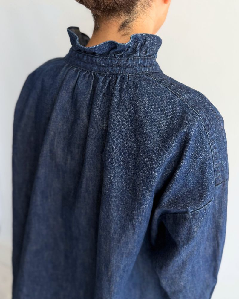 【予約】 F/W LA 518 オーディナリーデニムフリルブラウス（9月末 - 10月初旬）