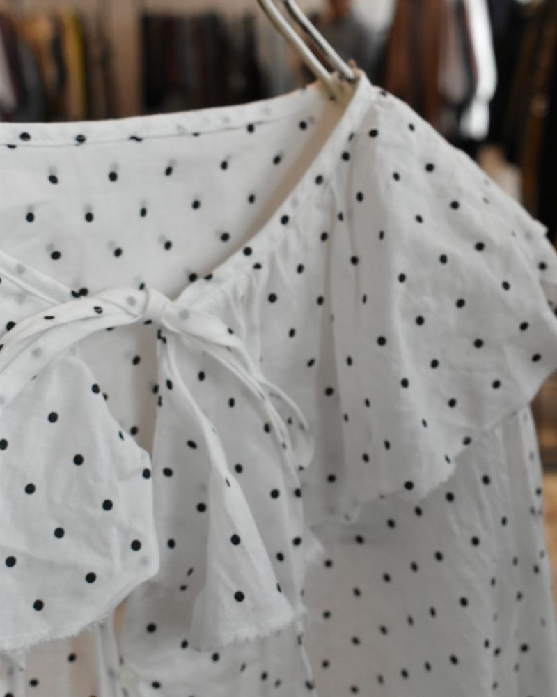 【予約】S/S G1166 ORIGINAL SMALL DOTS 2WAY FRILL BLOUSE（3月初旬 – 3月中旬）