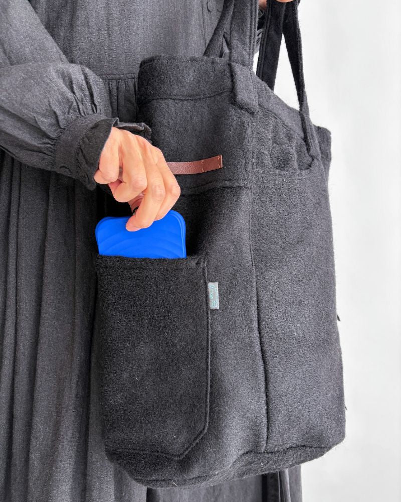 ウールのリメイクバッグ Black