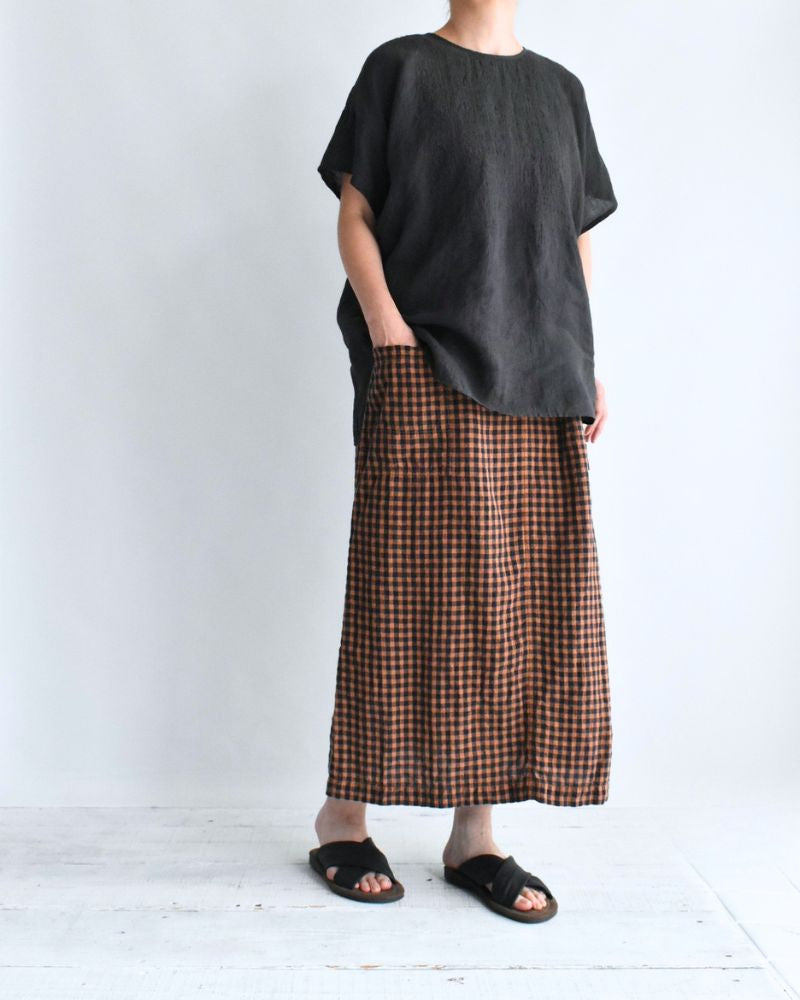 BACK OPENING CREW-NECK S/SLEEVE EMB SHIRT Black
