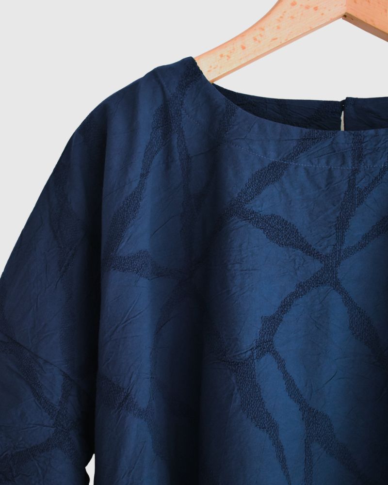 パネルプルオーバーブラウス（刺しゅう） Navy