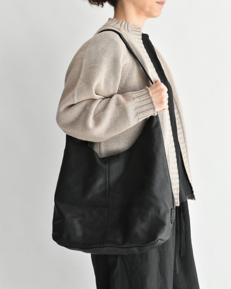 COW LEATHER ONE HANDLE BAG Black