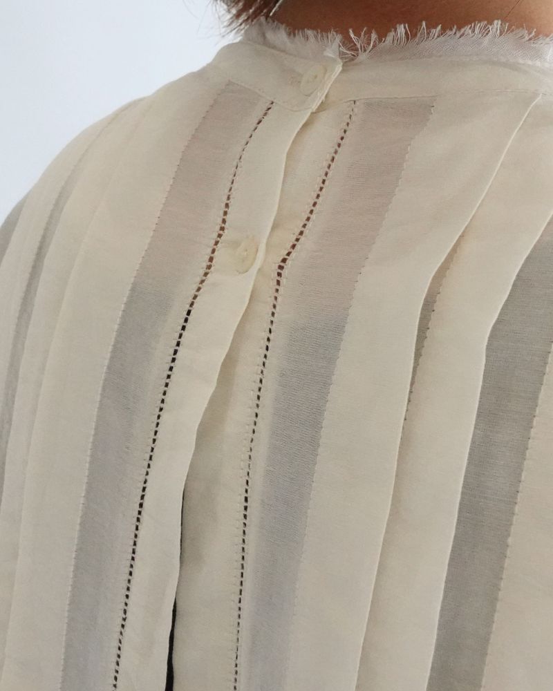 エアリーピンタックレースブラウス OffWhite