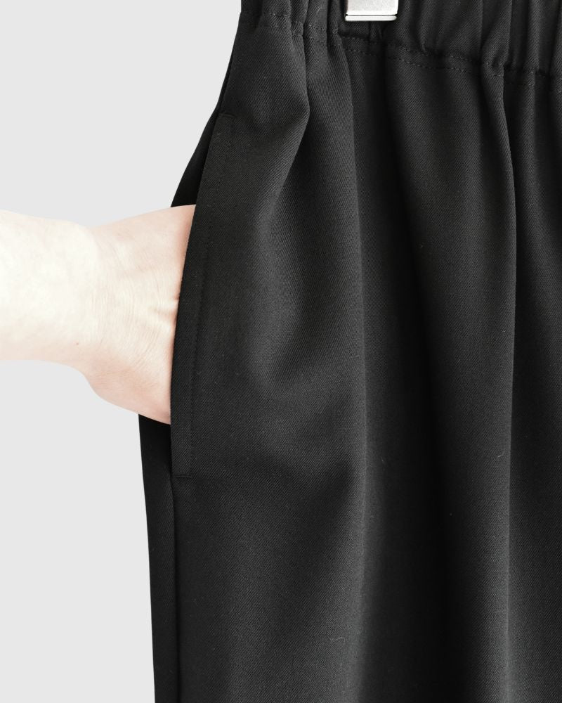 イージーテーパードパンツ Kuro