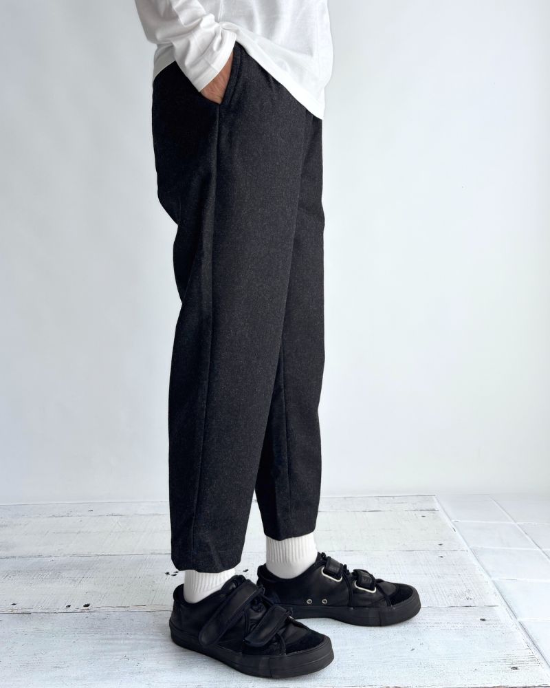 WOOL FLANNEL EASY TAPERED PANTS Charcoal