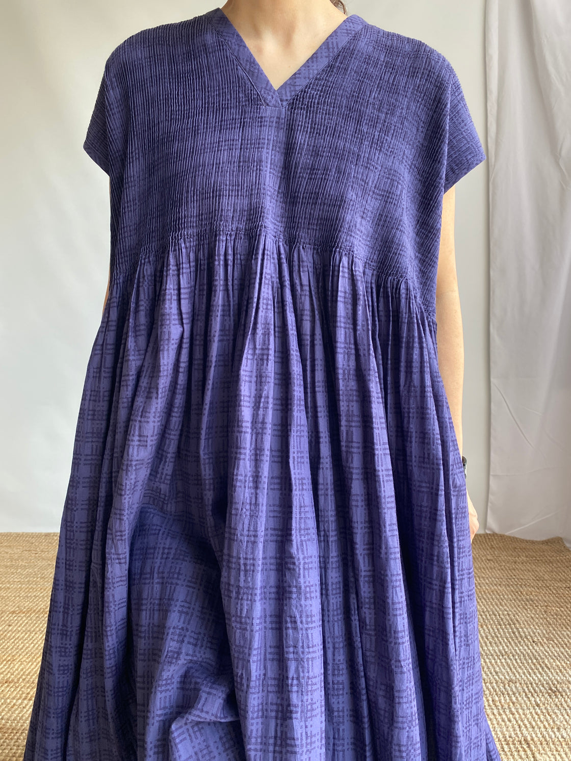 80'S COTTON CHECK PATTERN BLOCK PRINT V-NECK FRENCH/SL PULLOVER DRESS WITH MINI PINTUCK PurpleNavy